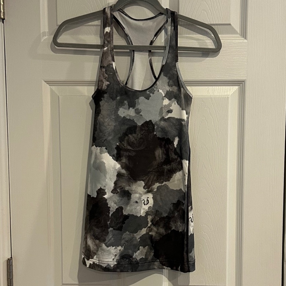 Lululemon Athletica Racerback Yoga Tank Gray Camo size 6